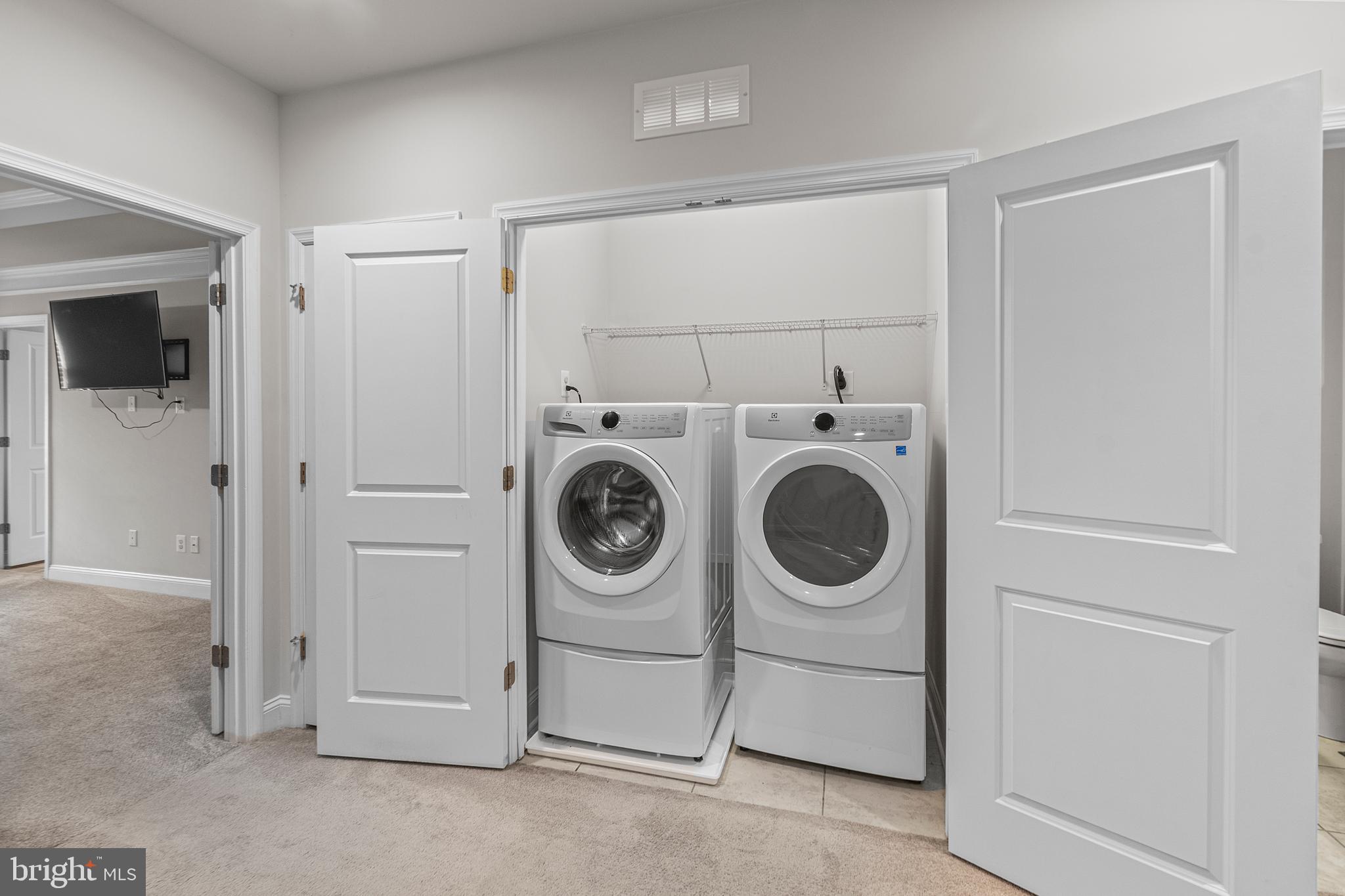 OXFORD SQUARE - Residential