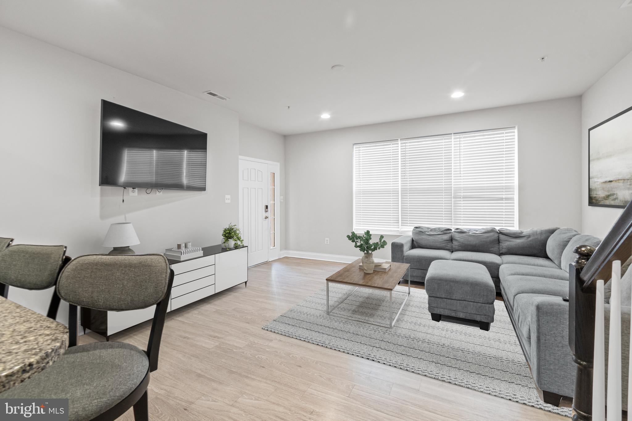 OXFORD SQUARE - Residential