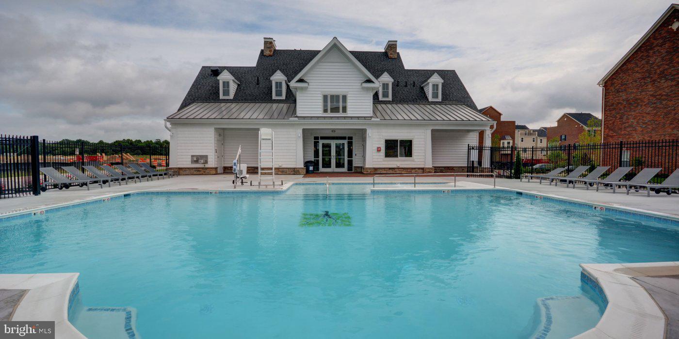 OXFORD SQUARE - Residential