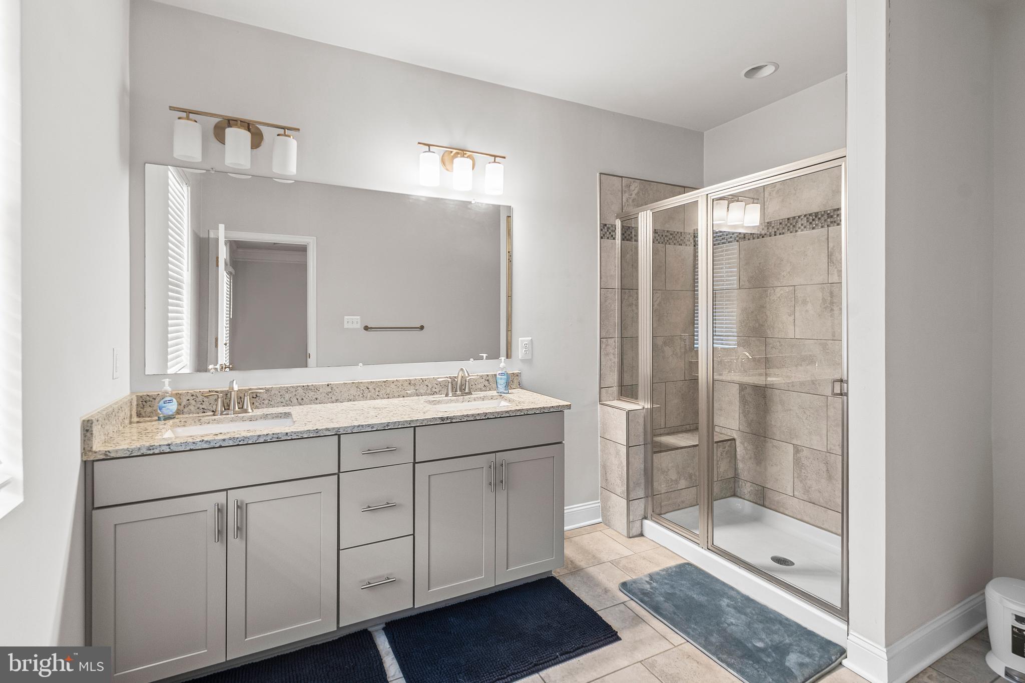 OXFORD SQUARE - Residential