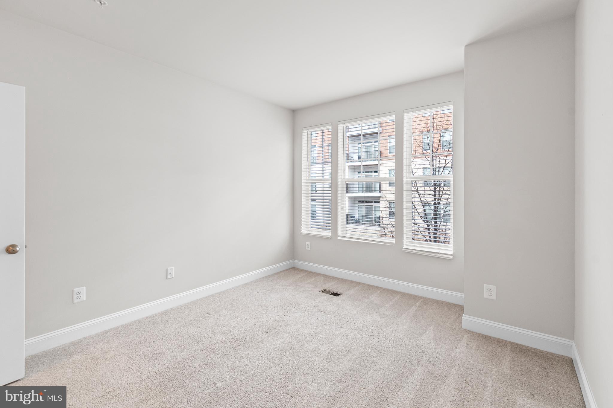 OXFORD SQUARE - Residential