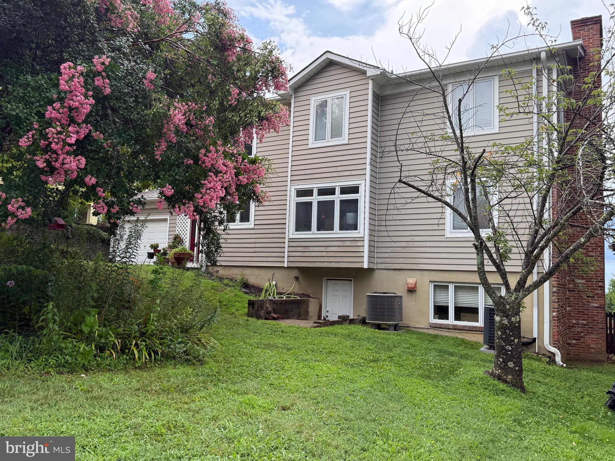 1100 BROADVIEW DRIVE