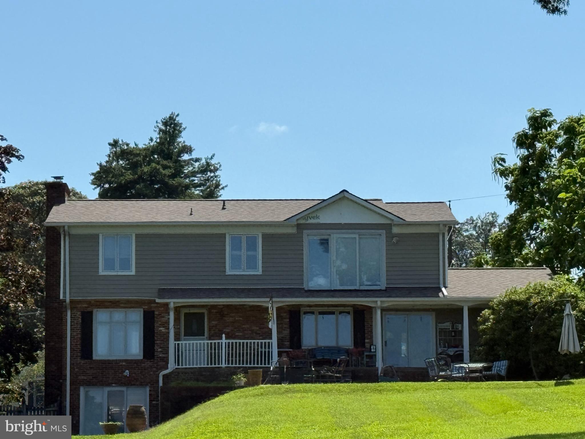 1100 BROADVIEW DRIVE