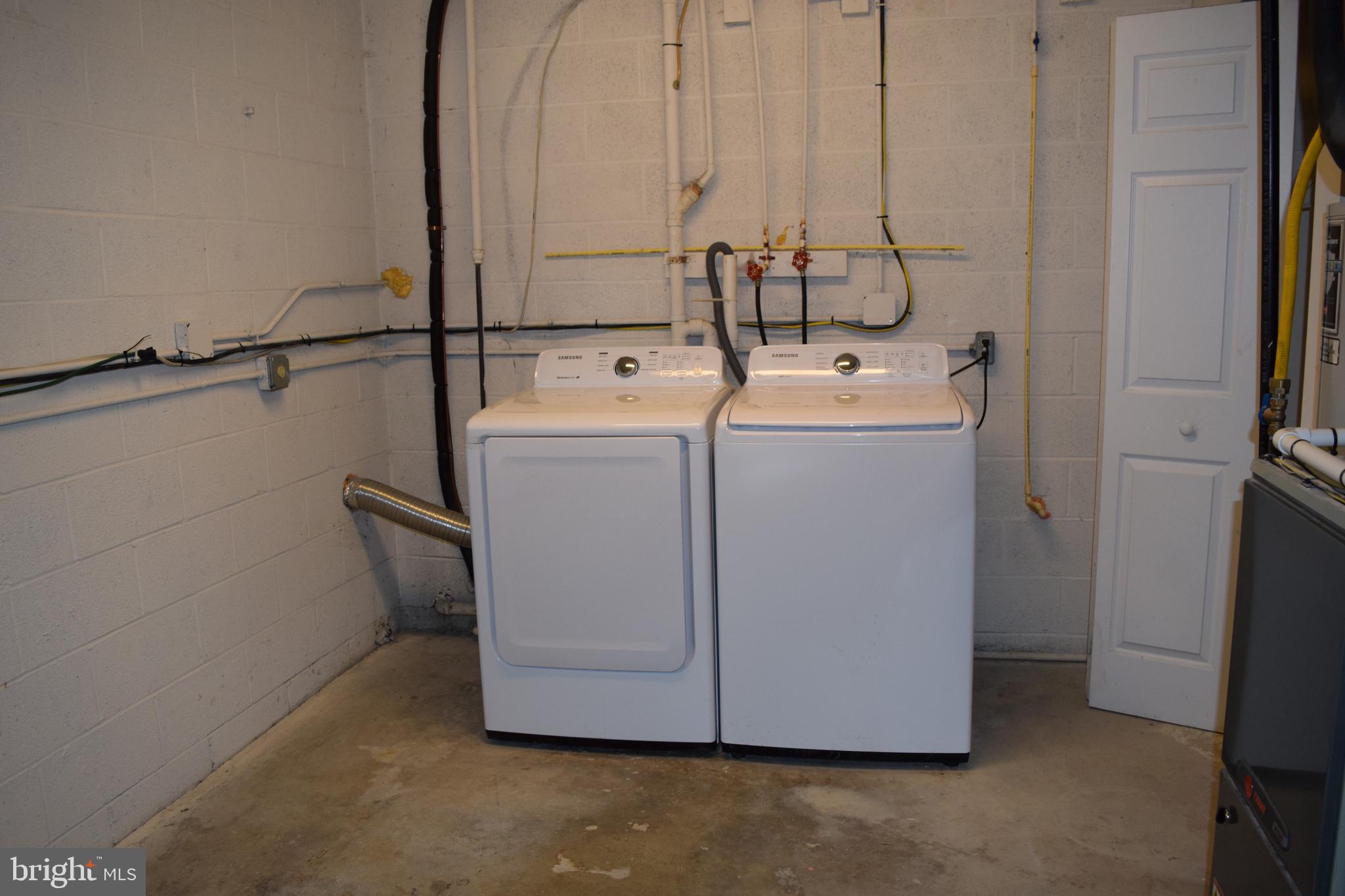 BOULEVARD PARK - Residential Lease