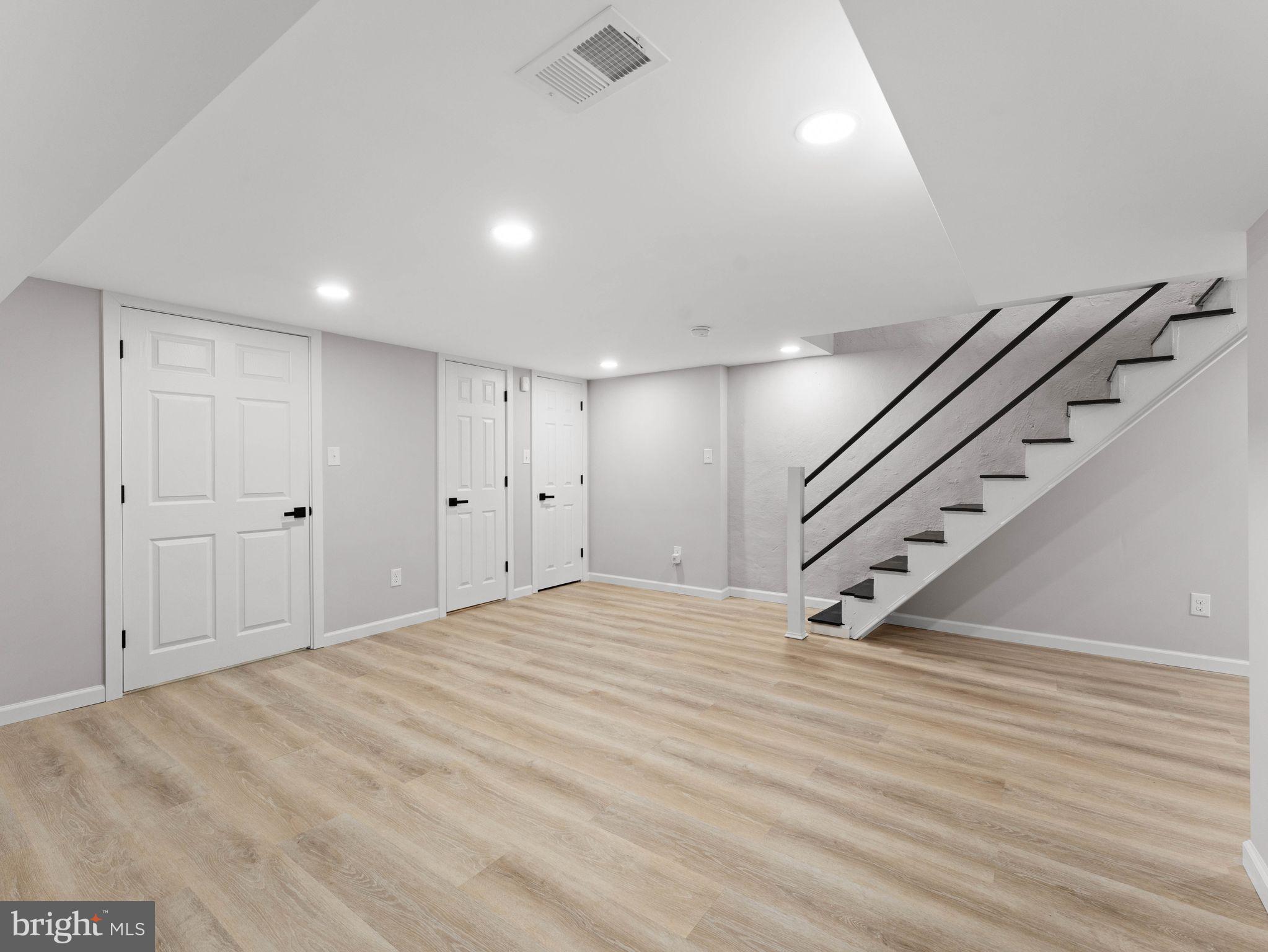 WEST OAK LANE - Residential