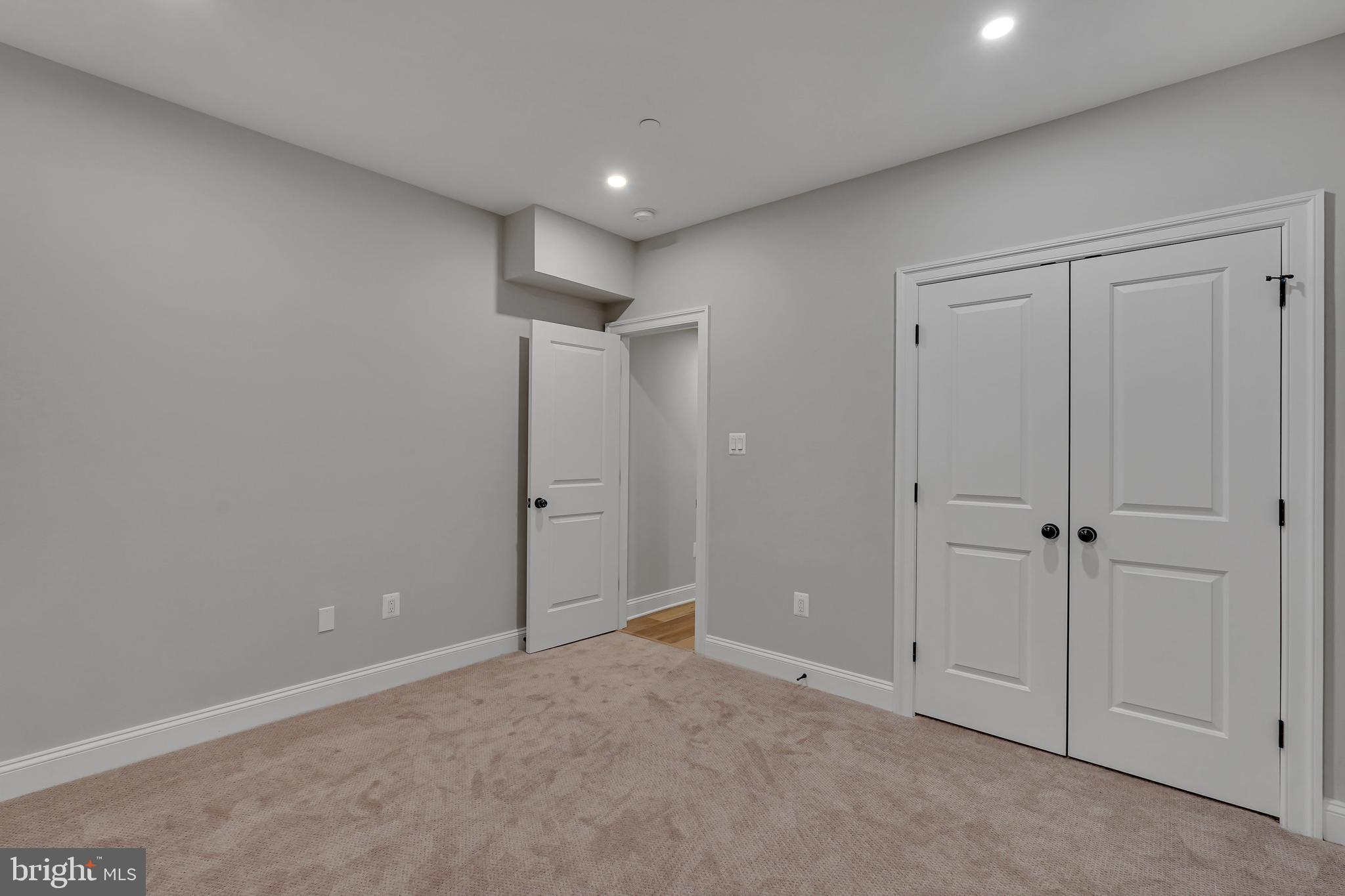 KENSINGTON - Residential