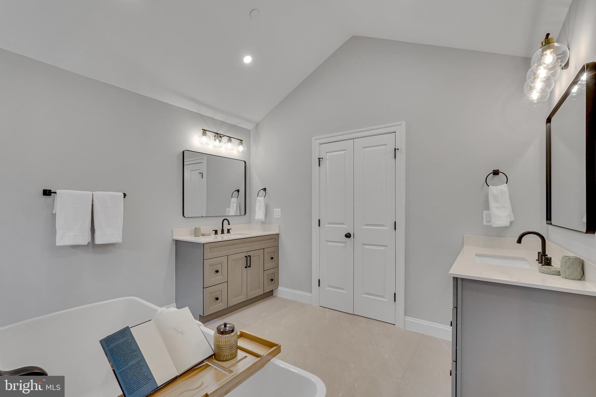 KENSINGTON - Residential