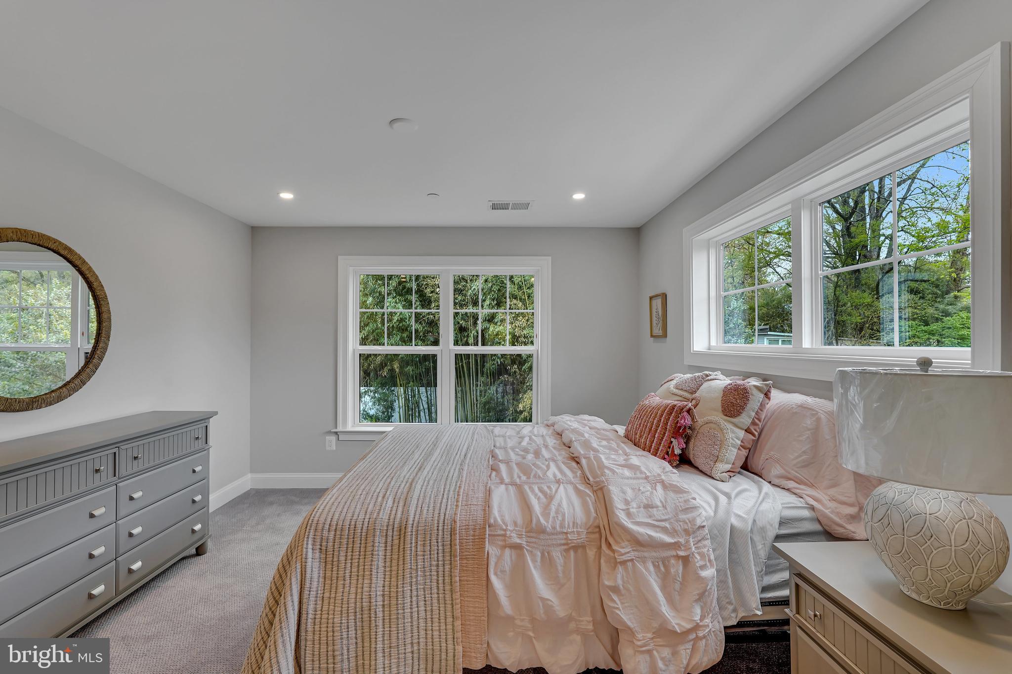 KENSINGTON - Residential