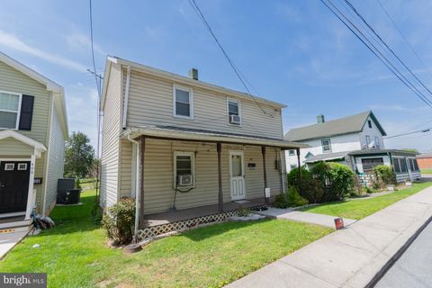Homes For Sale - 404 S Charles Street<br/> CHARLES TOWN, WV 25414