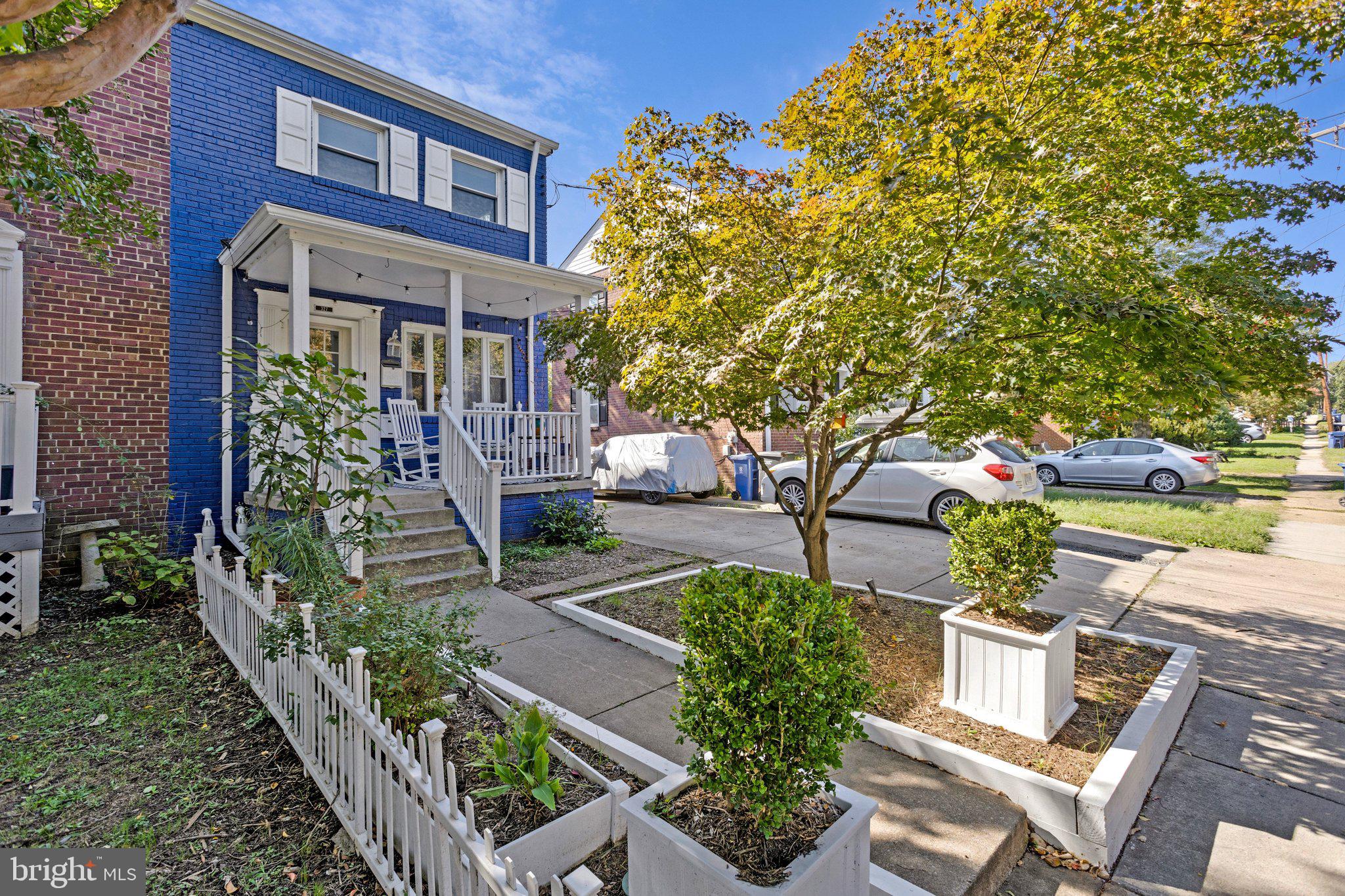 327 ASHBY STREET