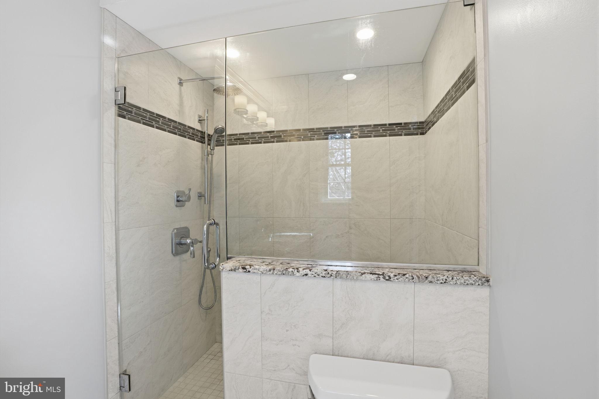 OXFORD GLEN - Residential