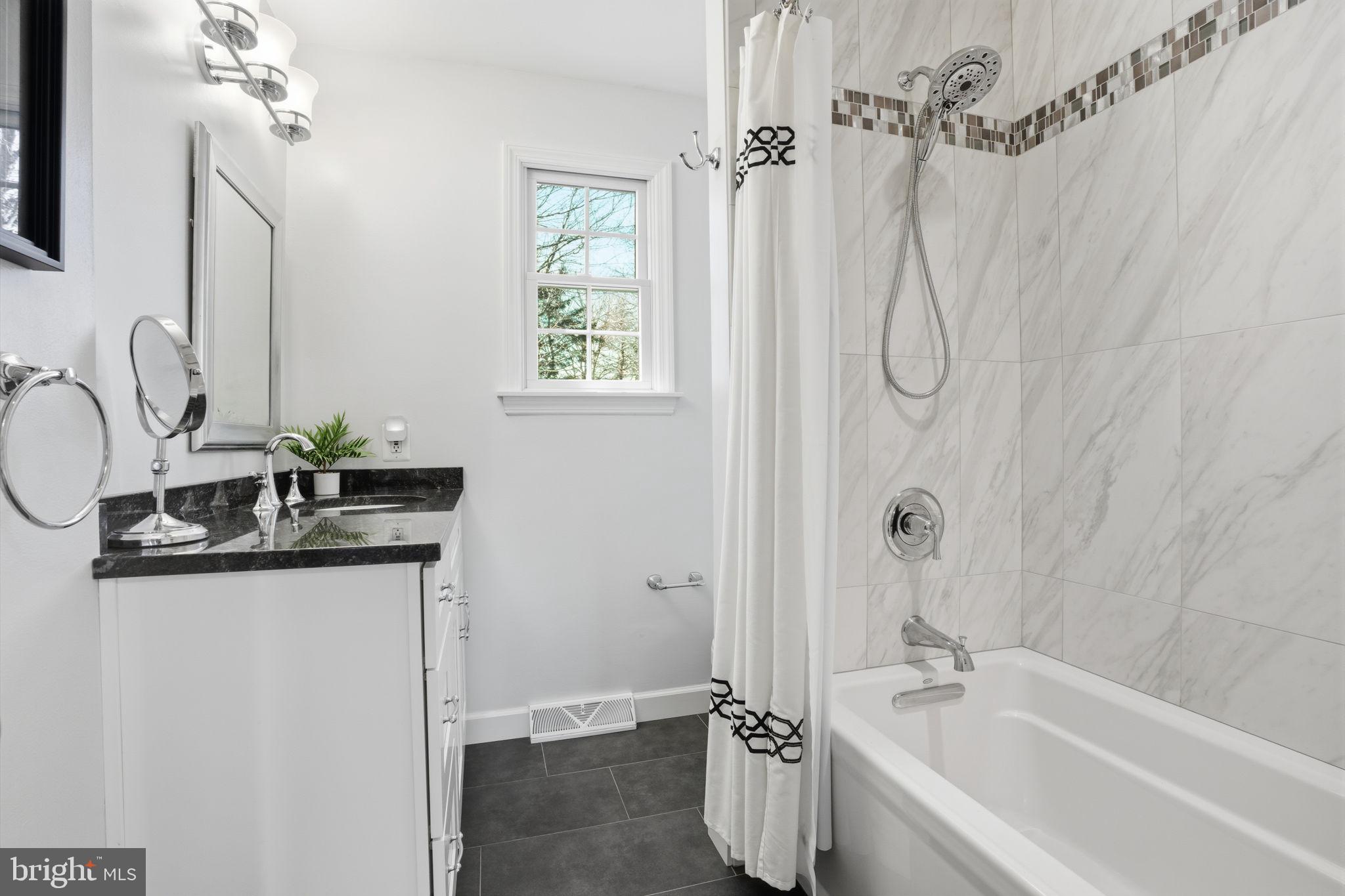 OXFORD GLEN - Residential