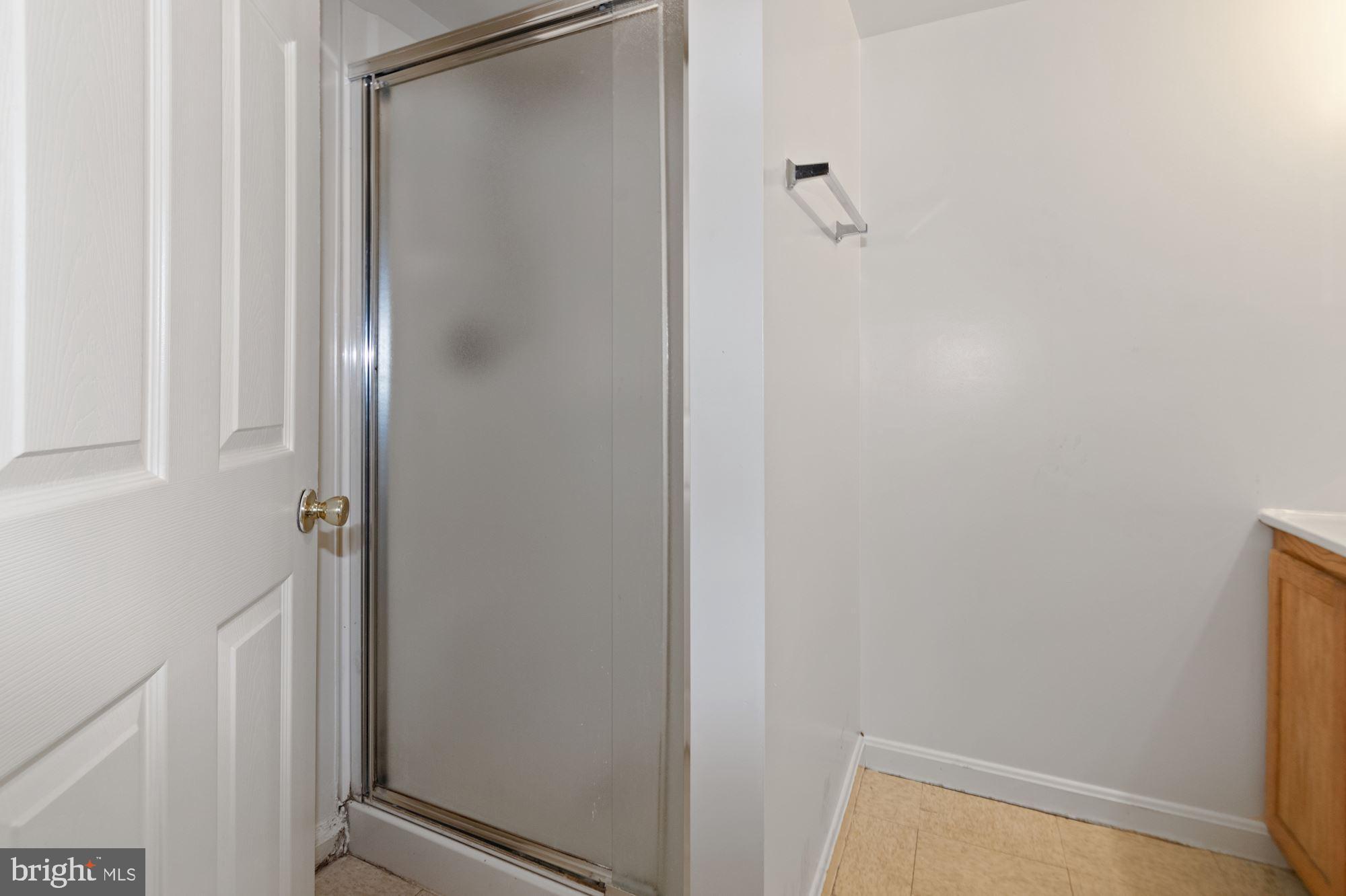 HOLLYWOOD ON THE HILL - Residential Lease