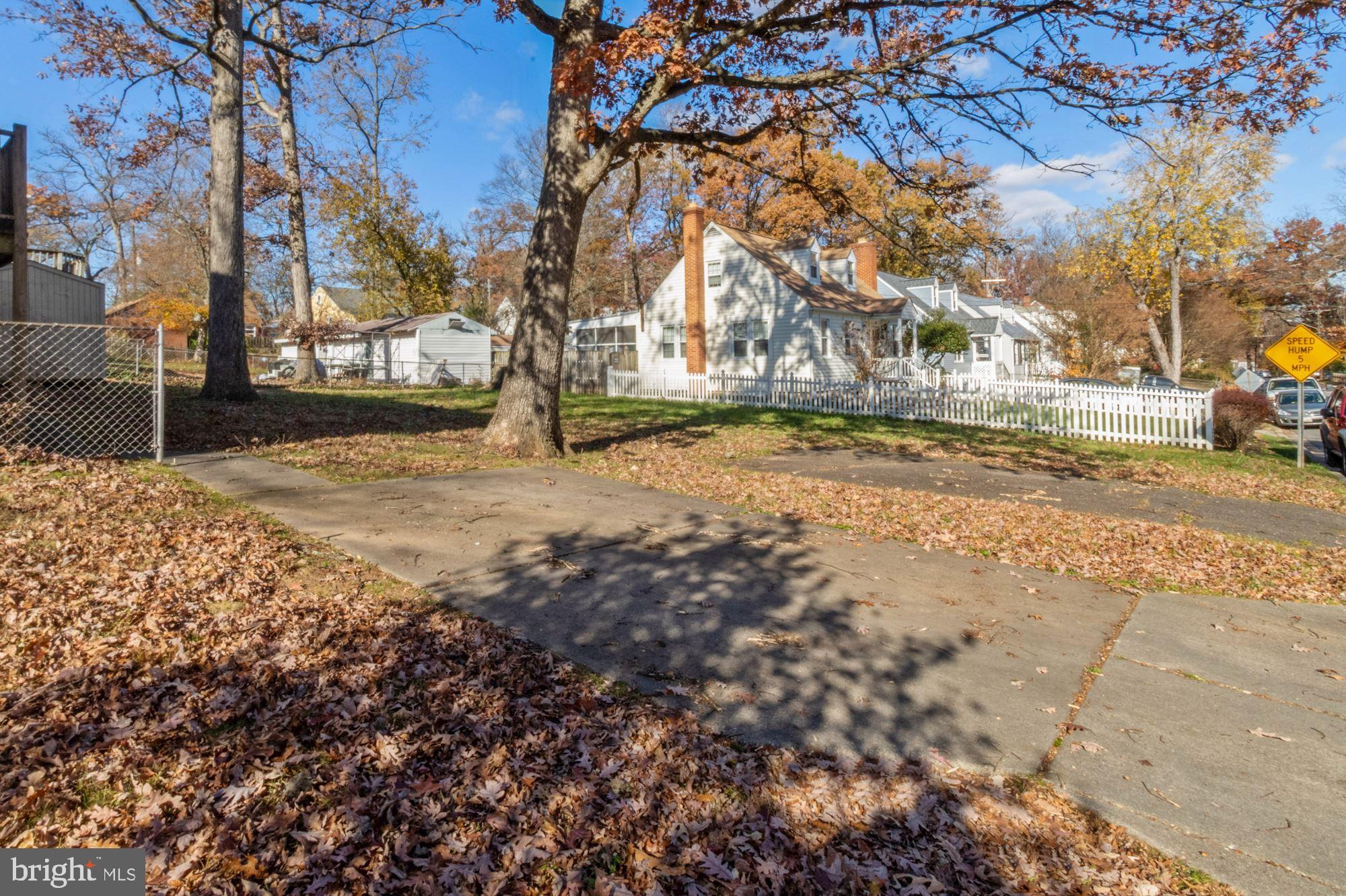 HOLLYWOOD ON THE HILL - Residential Lease