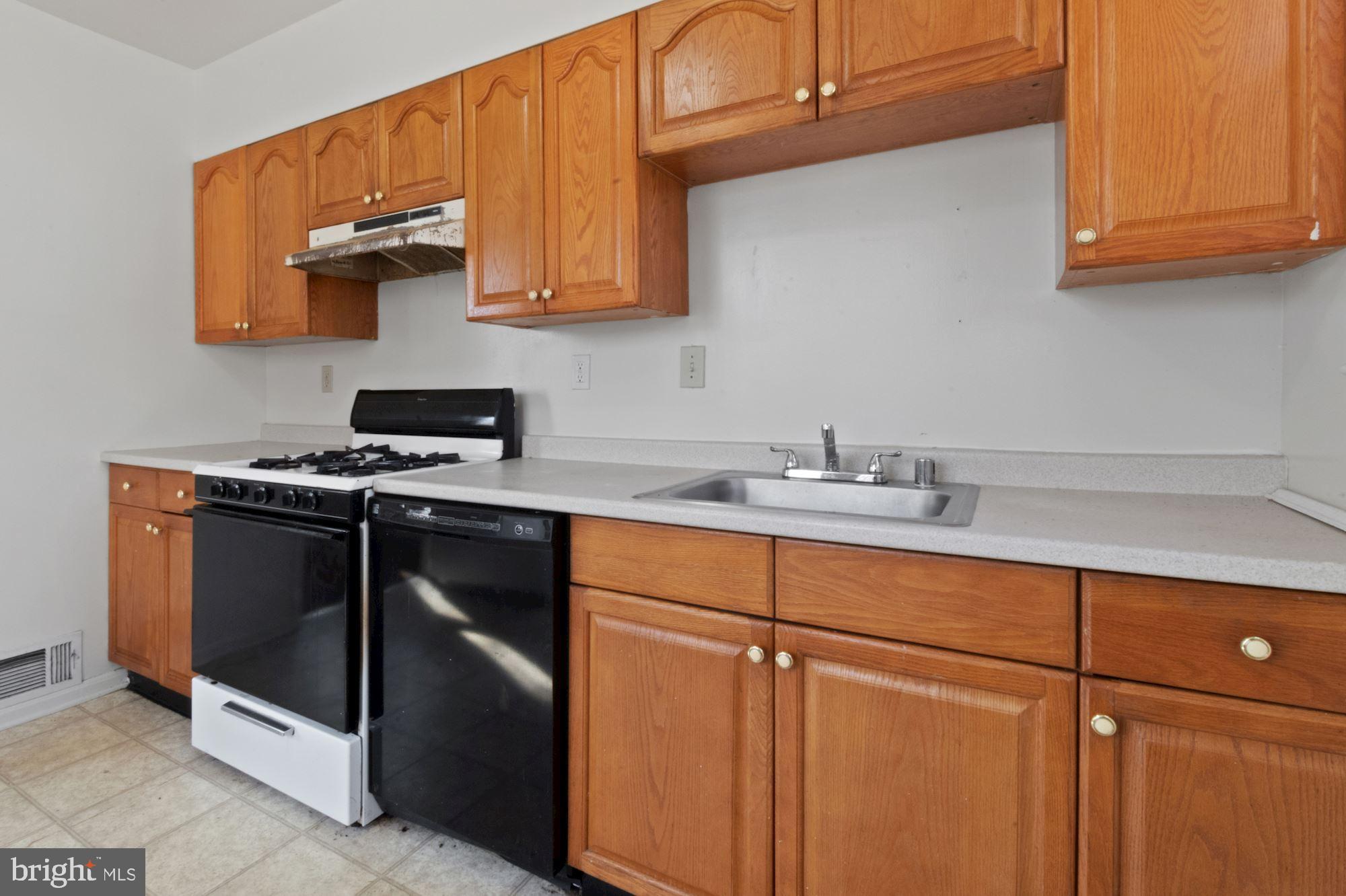 HOLLYWOOD ON THE HILL - Residential Lease