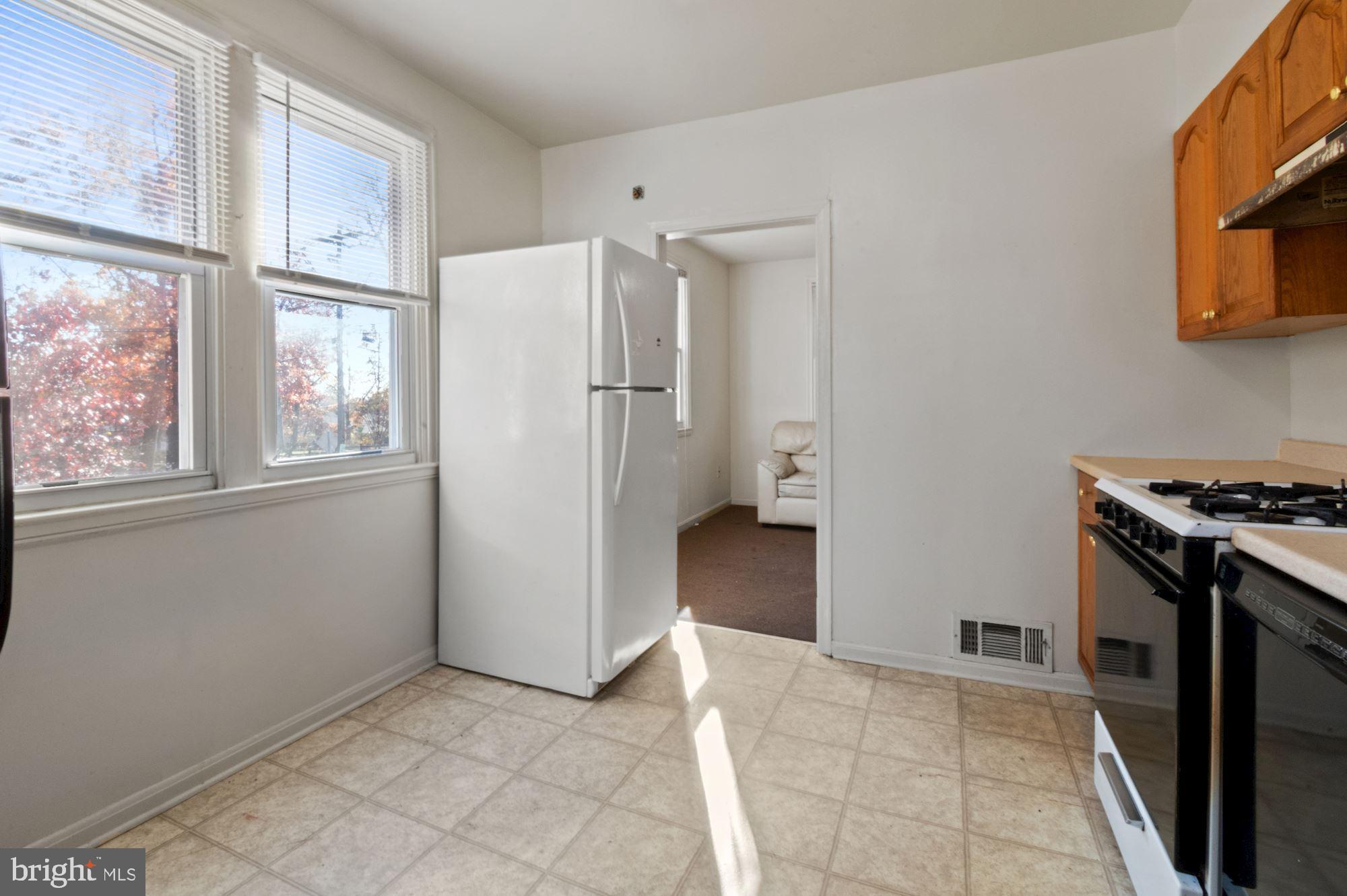 HOLLYWOOD ON THE HILL - Residential Lease