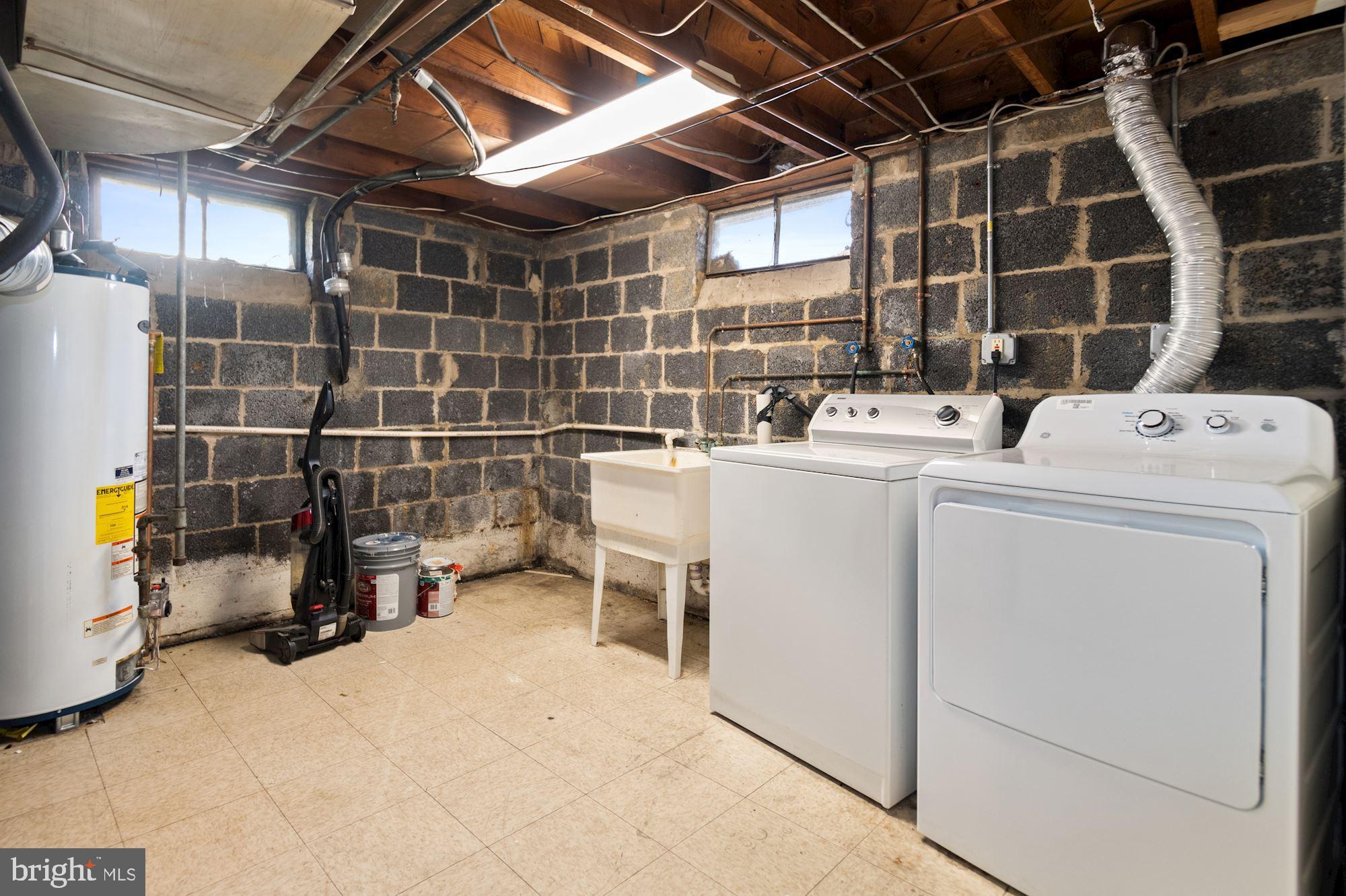 HOLLYWOOD ON THE HILL - Residential Lease