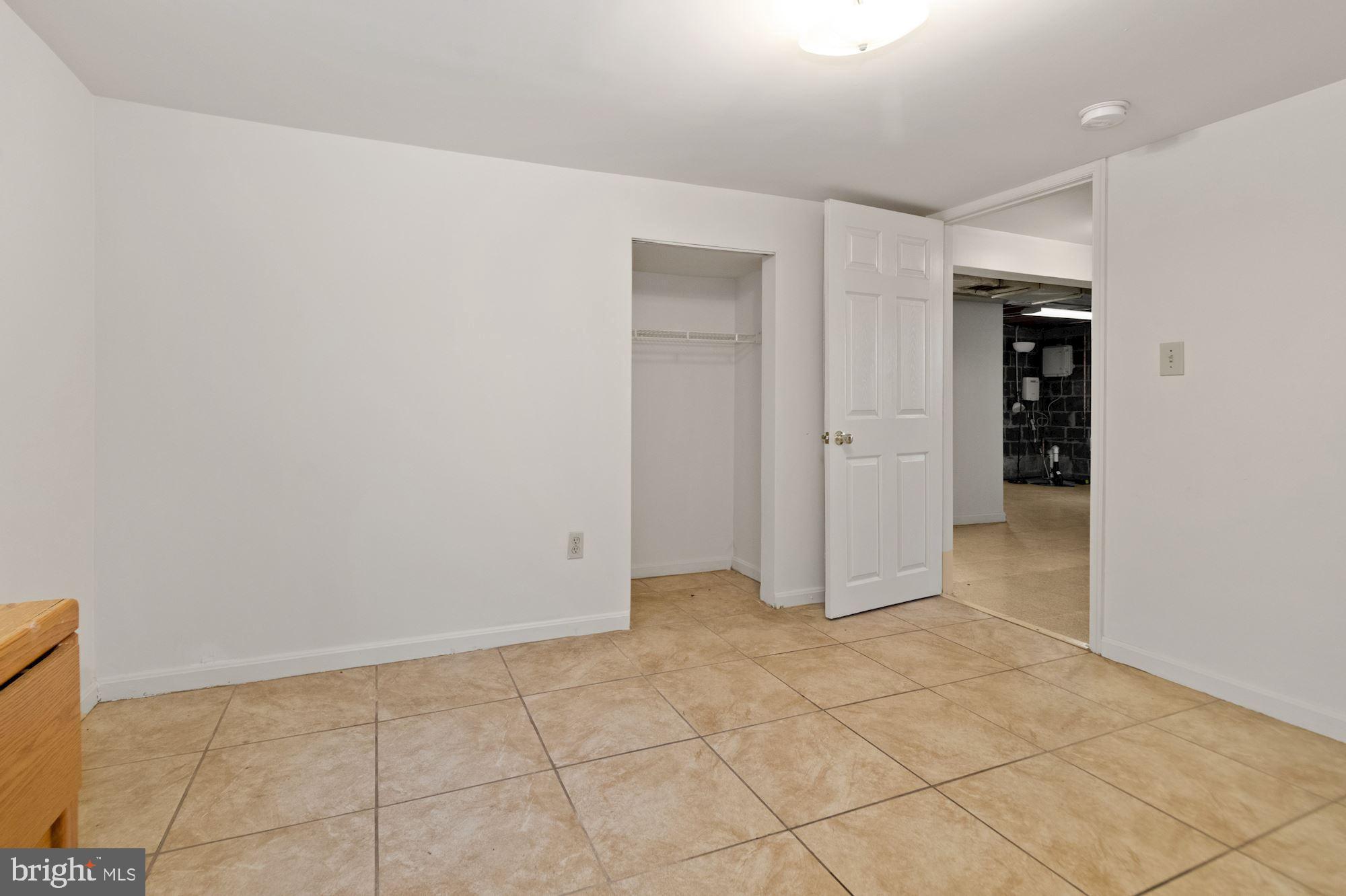 HOLLYWOOD ON THE HILL - Residential Lease