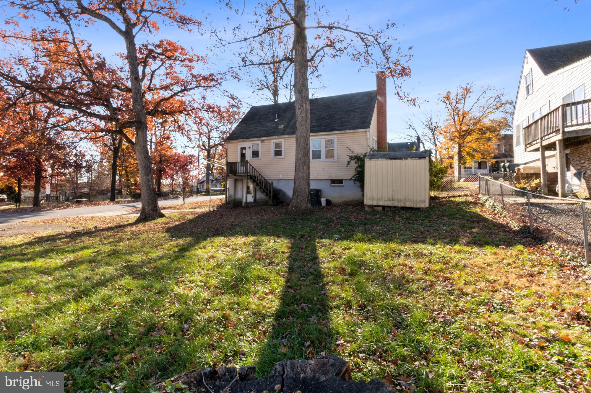 HOLLYWOOD ON THE HILL - Residential Lease