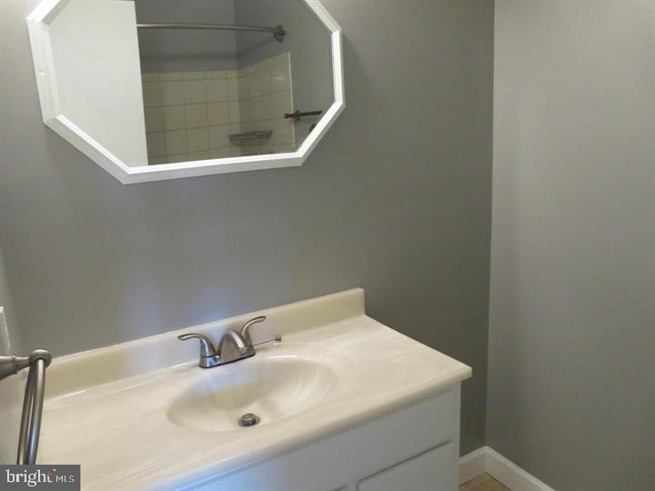 MAYFLOWER SQUARE - Residential