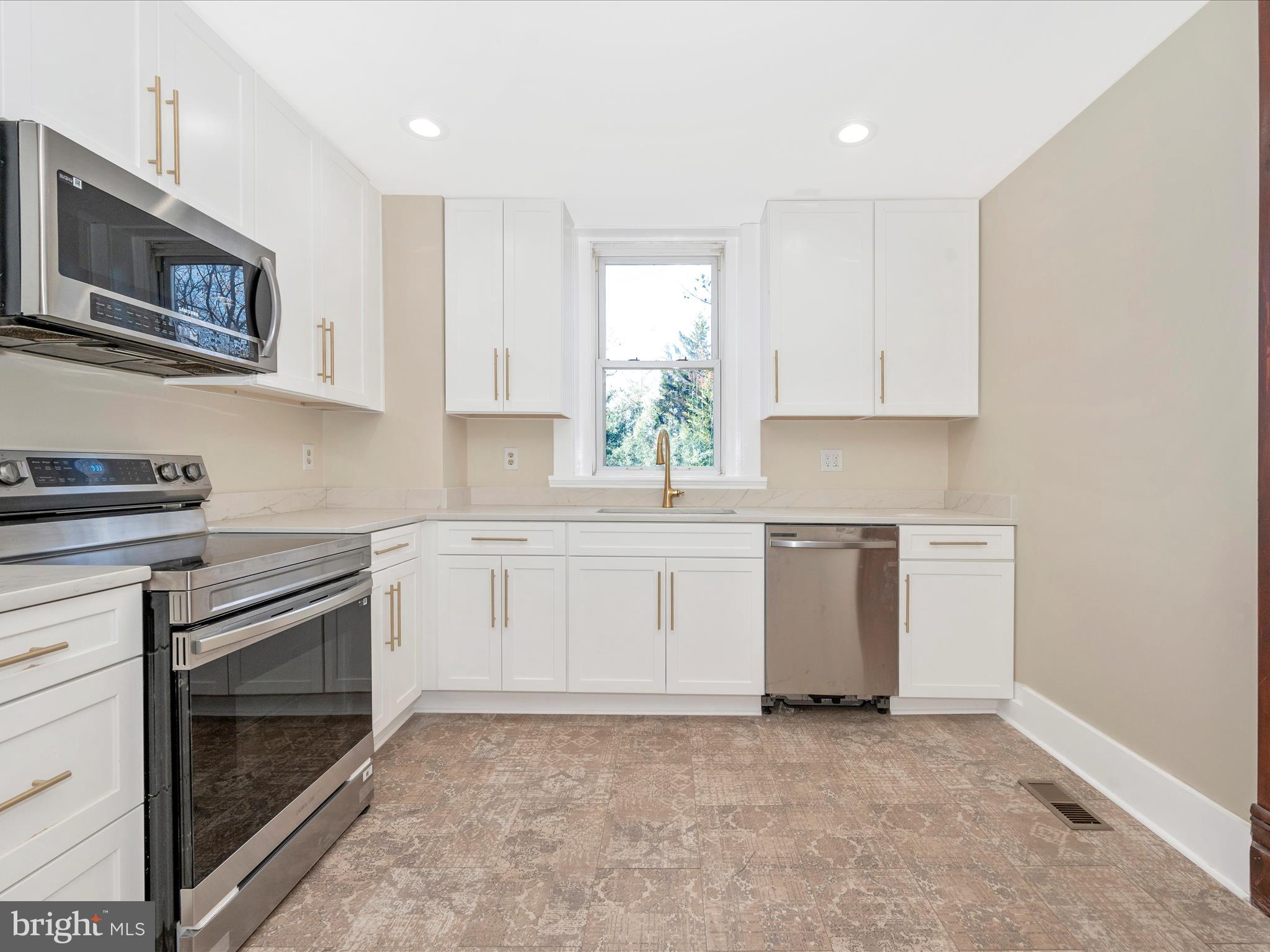 BRUNSWICK - Residential