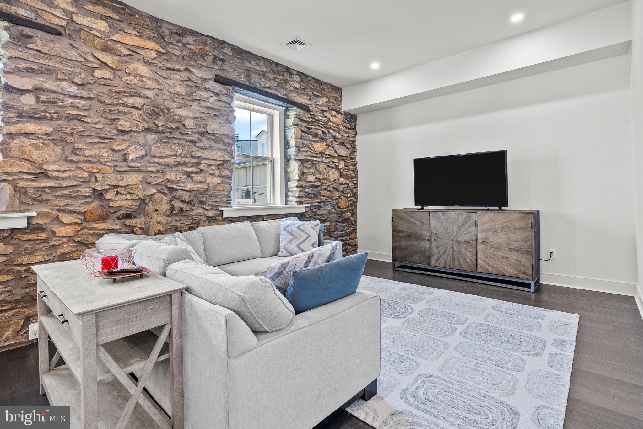 CONSHOHOCKEN - Residential