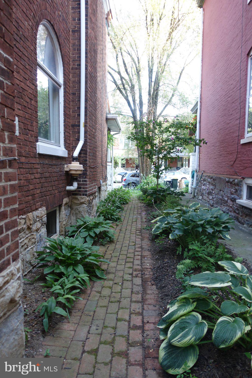 137 E CLAY STREET