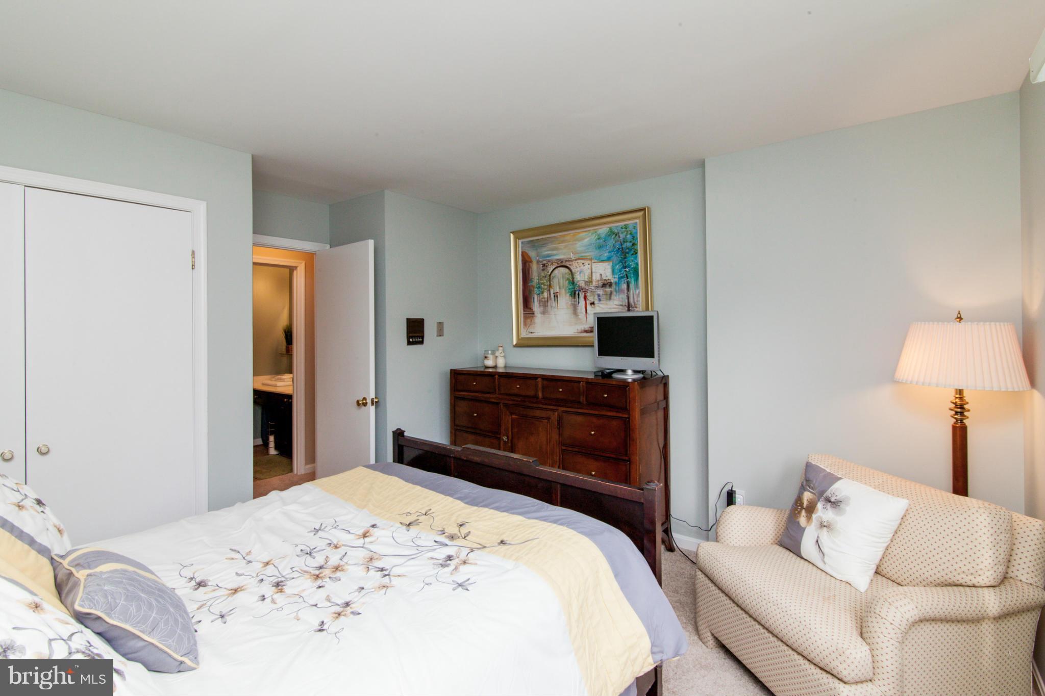 CHARING CROSS - Residential