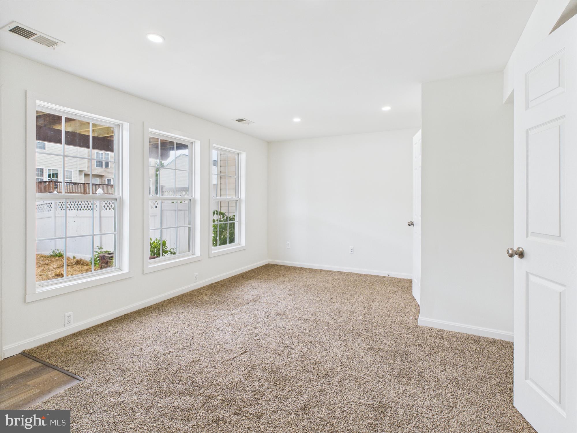 LAKELAND PLACE - Residential