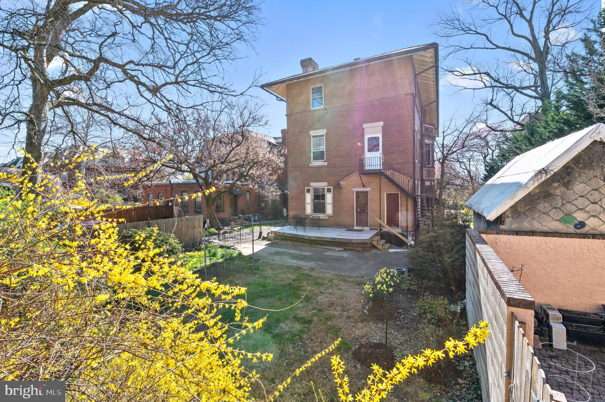 UNIVERSITY CITY - Residential