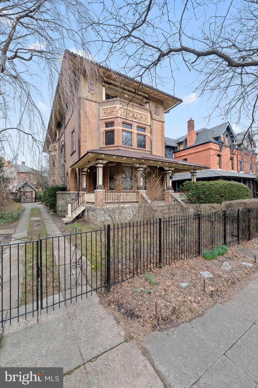 UNIVERSITY CITY - Residential