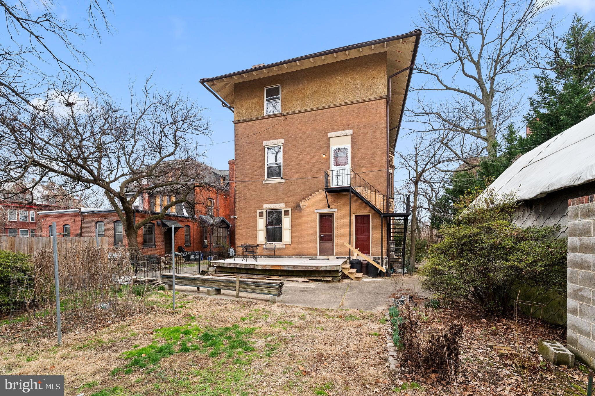 UNIVERSITY CITY - Residential