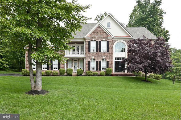 WOW Factor? We've got it! Park like setting in cul-de-sac. Gourmet kitchen w/Viking 6 burner cooktop, 2 dishwashers, 2 wall ovens, granite, maple, lrg island w/add'l sink. Lrg butlers pantry w/wine cooler, beautiful sunroom, loft upstairs 3 car garage, amazing master bath w/dual everything! Private balcony off MB. True mud rm w/private entrance..stunning, a TRUE must see!! 1 bank, ss by expert...