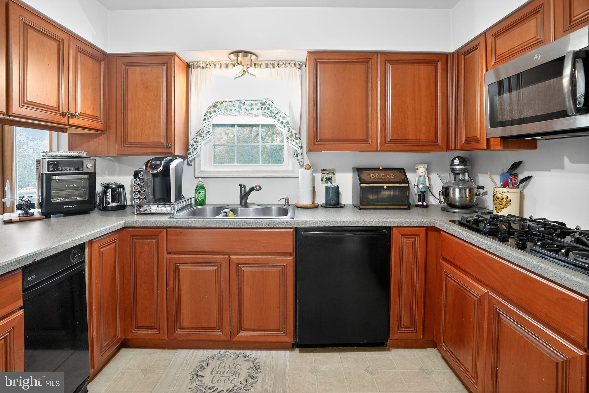 COLONIAL FARMS - Residential