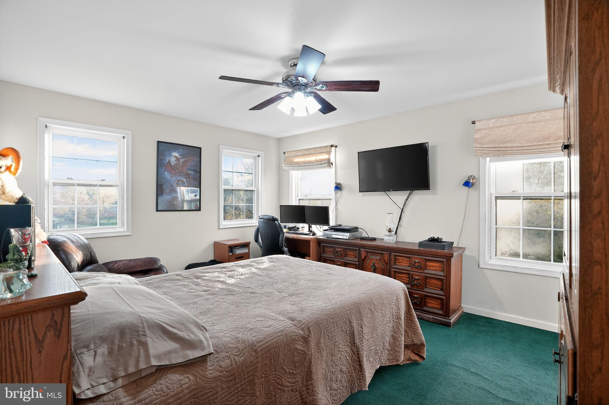 COLONIAL FARMS - Residential