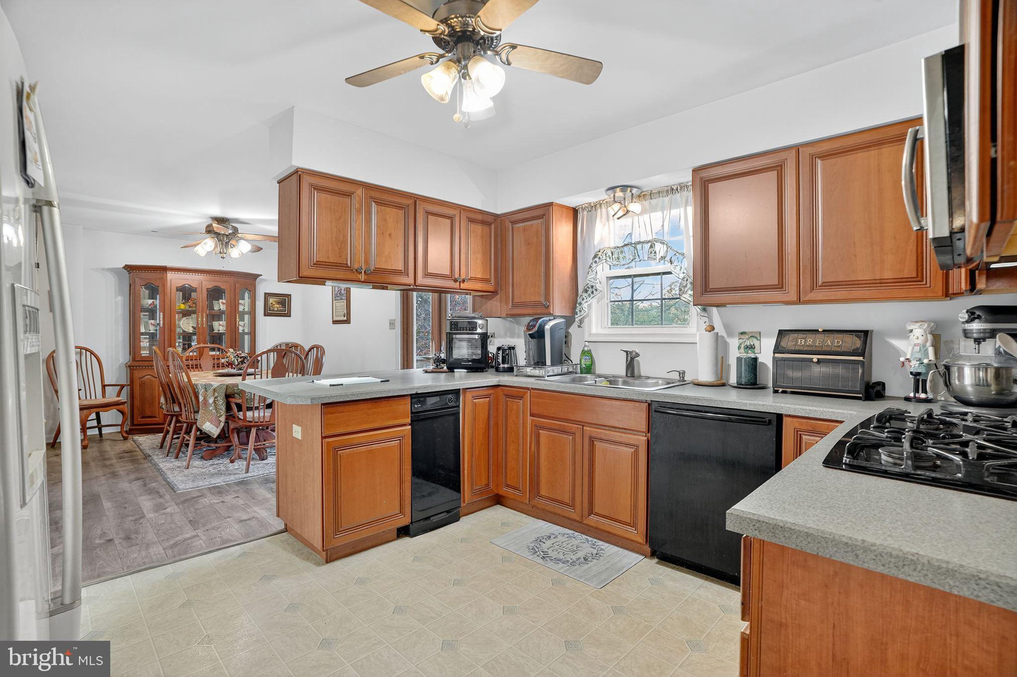 COLONIAL FARMS - Residential