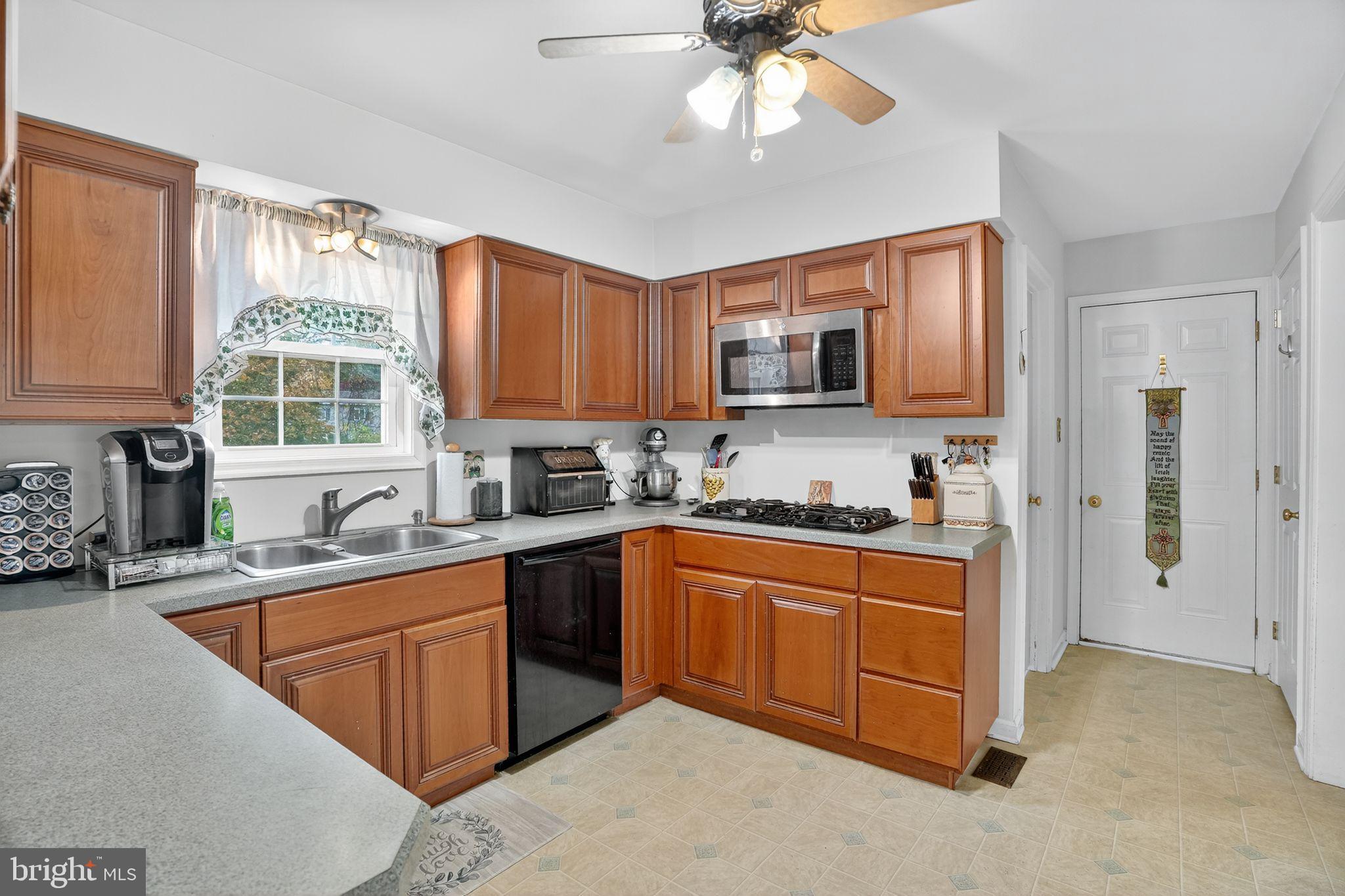 COLONIAL FARMS - Residential