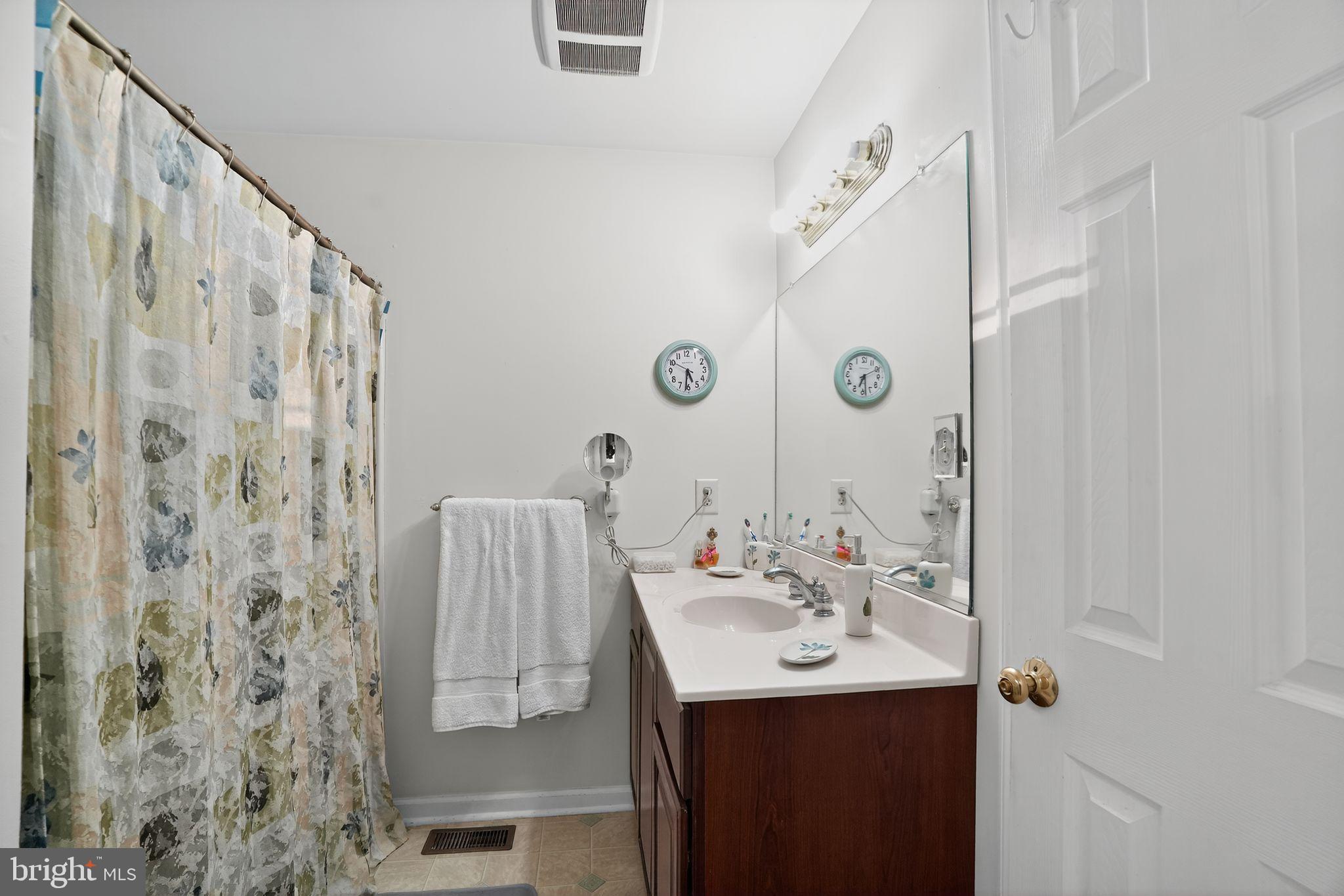 COLONIAL FARMS - Residential