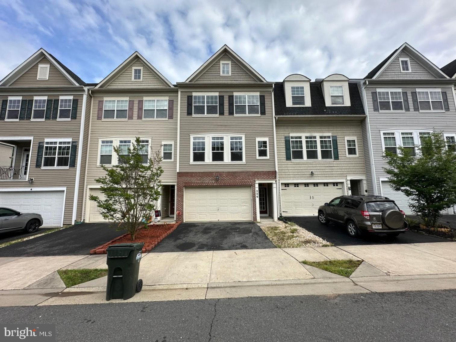 WOODSTREAM - Residential Lease