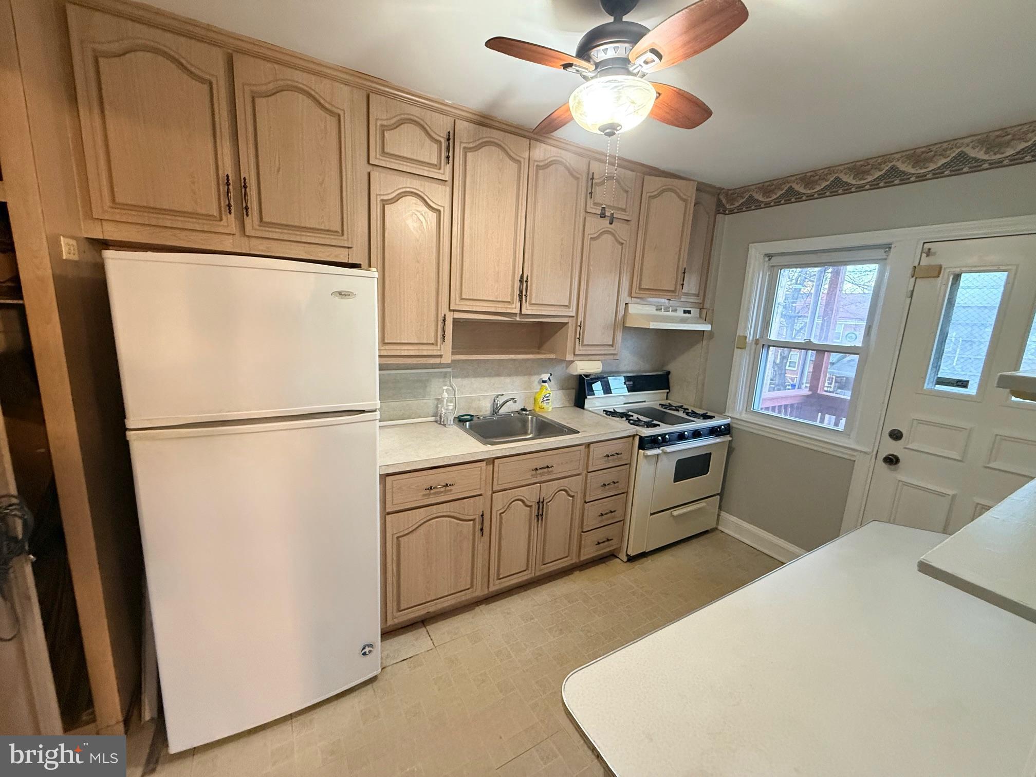 829 N CHAPEL GATE LANE