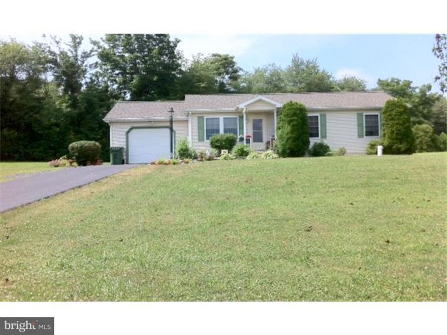 MOVE RIGHT IN...to this Well-Cared for Ranch on Landscaped Lot in Lake WYnonah! Enjoy the Spacious Family Room w/Cathedral Ceiling & Sliders to Back Yard. Pride of Ownership Shows Throughout!