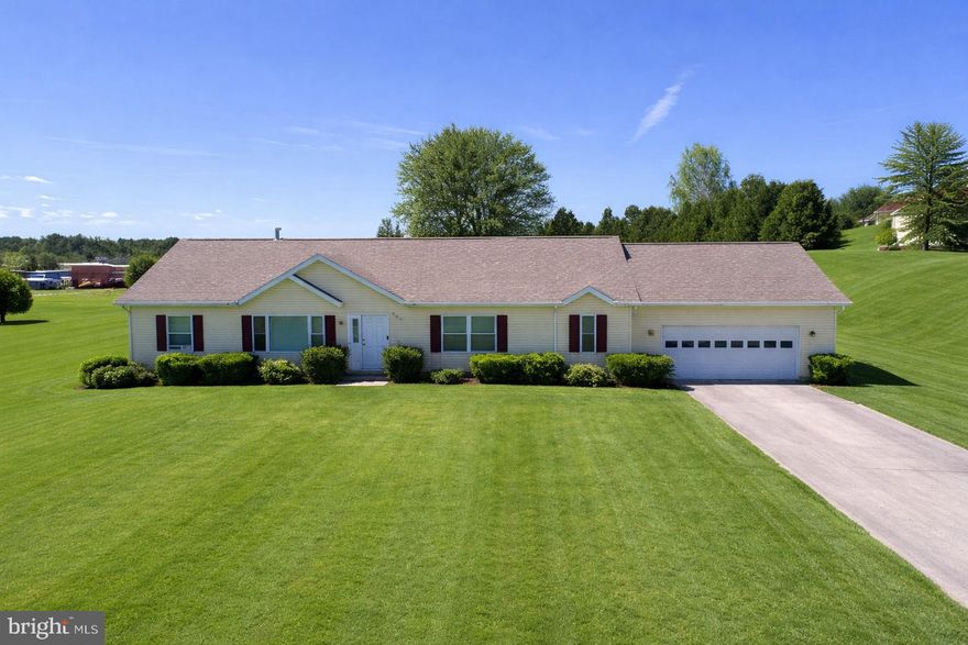 Welcome to easy, one-level living at 702 Sunshine Dr! This well-maintained 3-bedroom, 2-bath home offers a functional layout with everything you need on one floor. Enjoy the convenience of an attached garage, a fenced backyard, and a covered back porch—perfect for morning coffee, outdoor dining, or relaxing in any weather. Located just minutes from downtown Oakland, this home puts you close to local schools, shopping, dining, and Broadford Park. Whether you’re looking for your first home, downsizing, or a low-maintenance lifestyle, this Sunshine Dr property delivers comfort, convenience, and a great location.