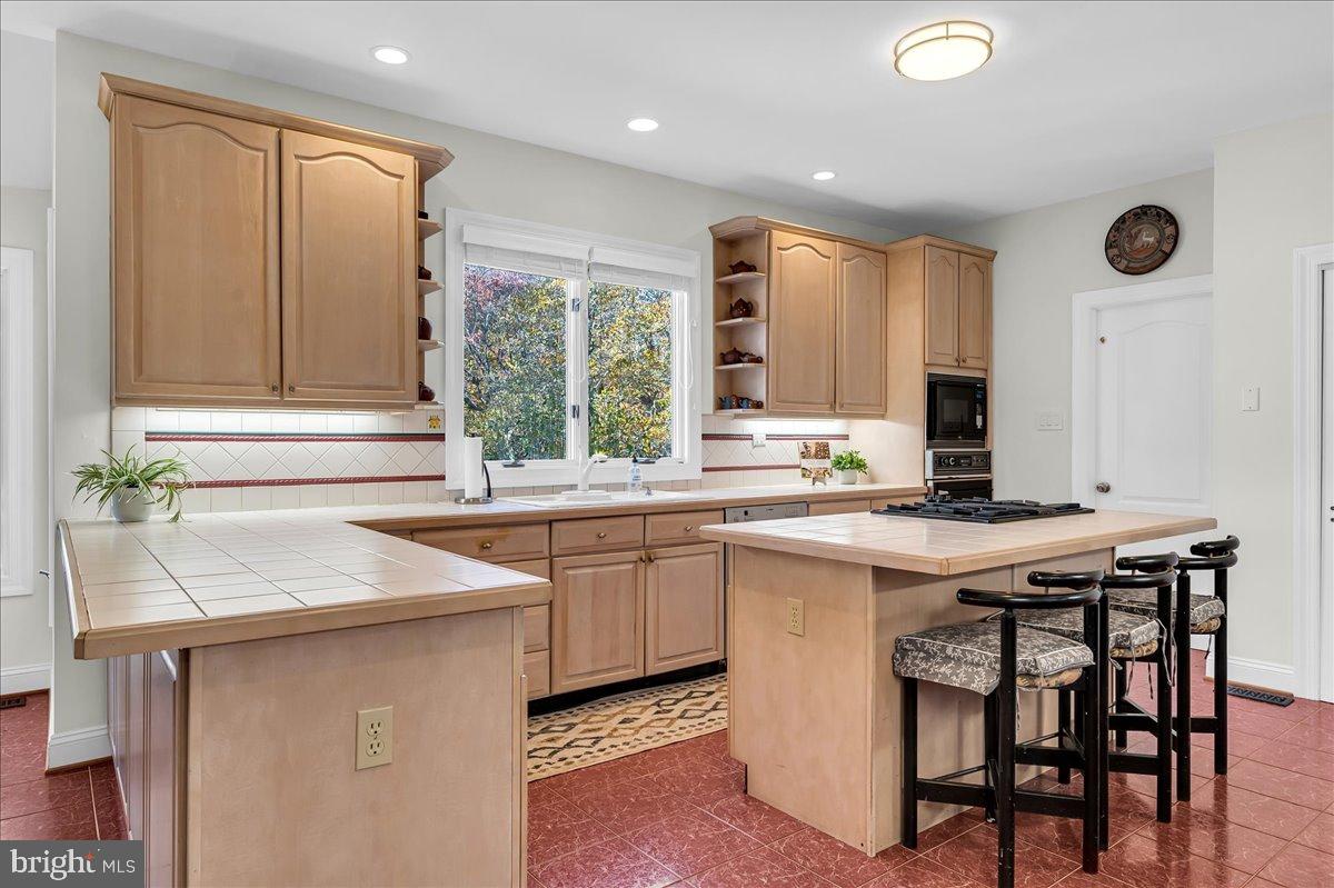 THORNBURY HUNT - Residential