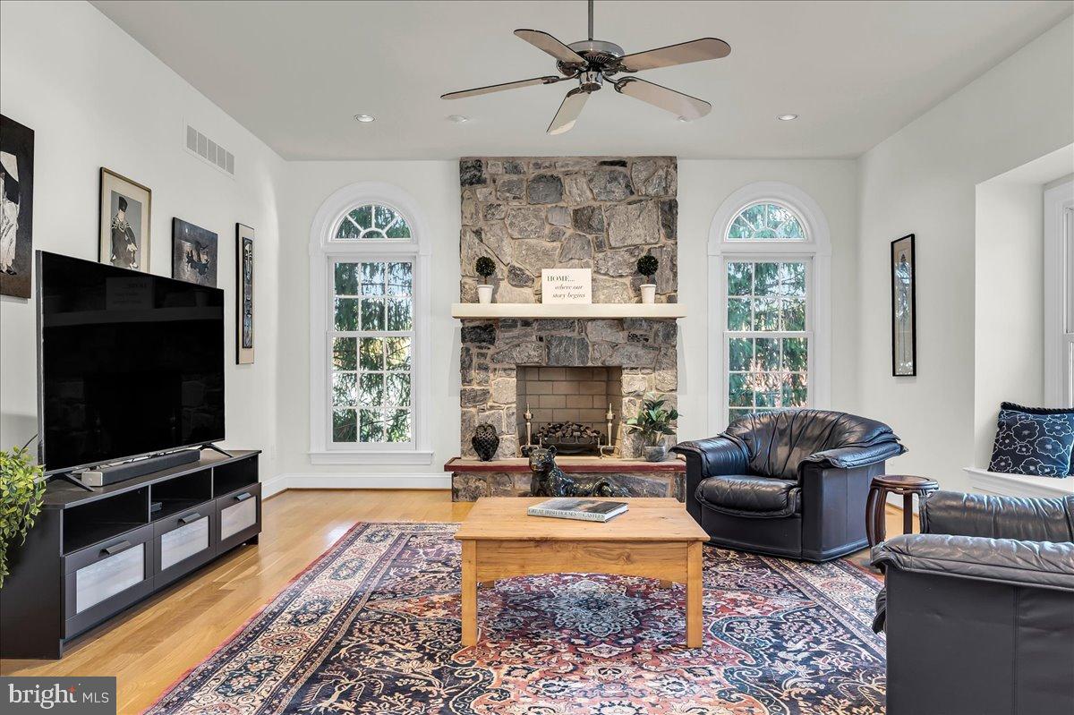 THORNBURY HUNT - Residential