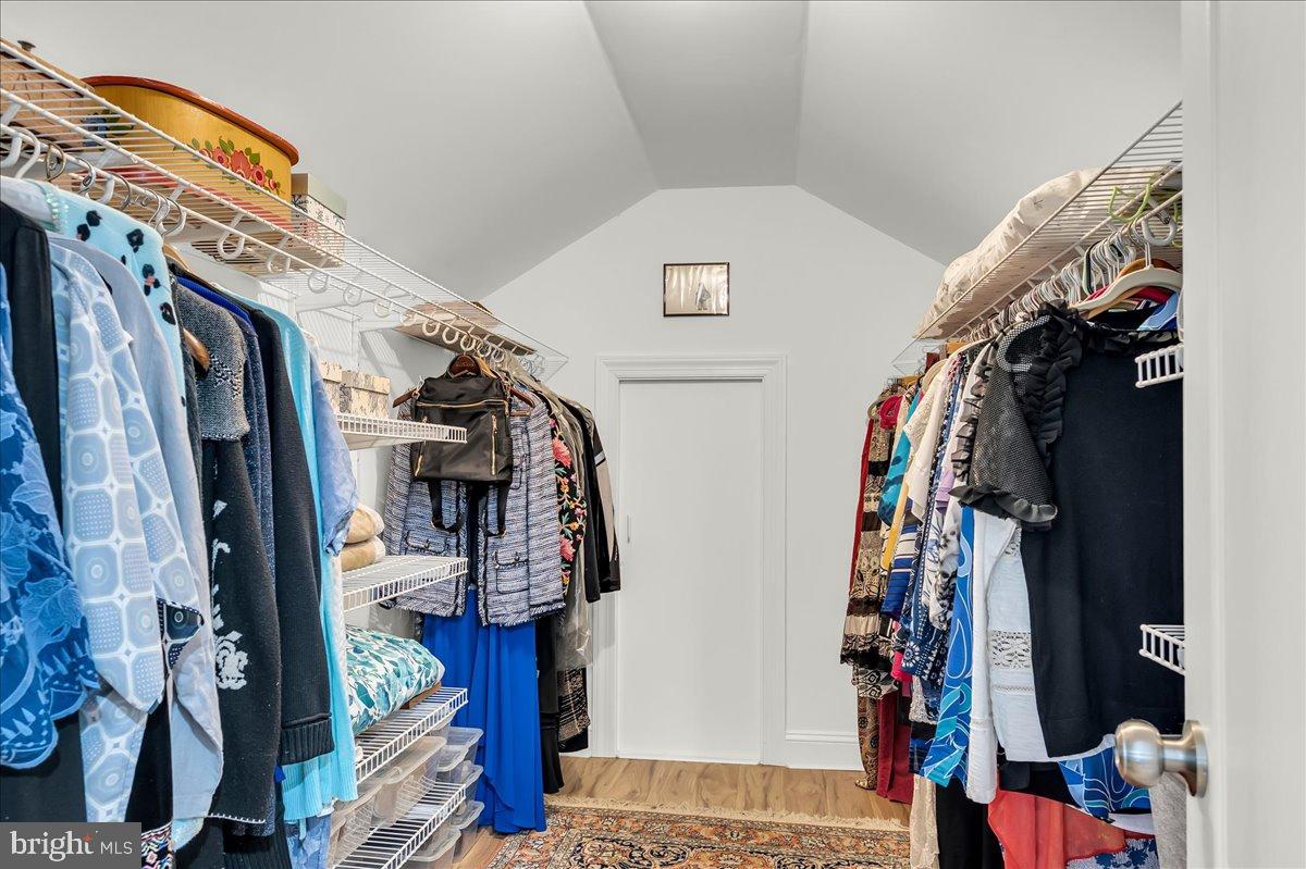 THORNBURY HUNT - Residential