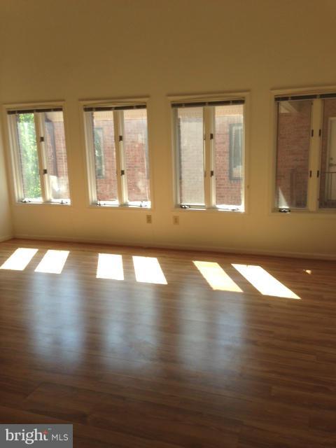 SHERWOOD CROSSING - Commercial Lease