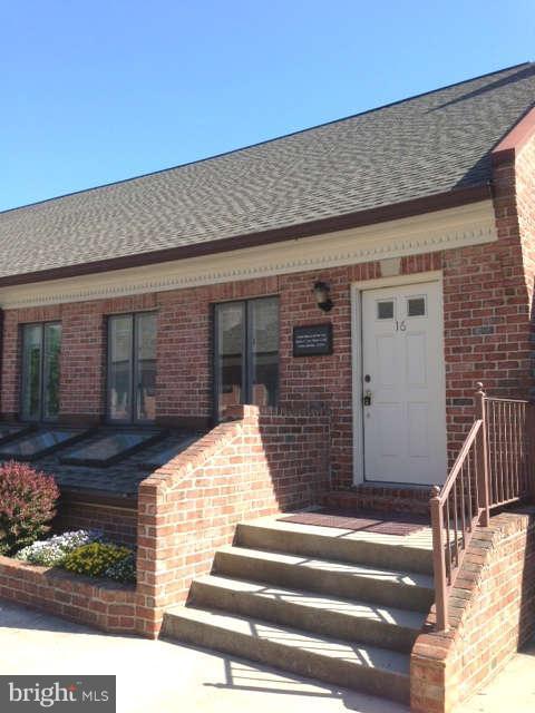 SHERWOOD CROSSING - Commercial Lease