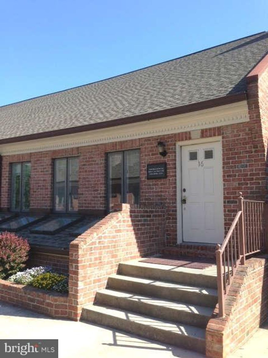 Professionally maintained and landscaped office, minutes to Mt. Vernon Hospital, restaurants, shopping, county government buildings and library, ample free parking, reception area, three offices, kitchenette and bath, rent $1550 plus HOA, HOA cover water, email or text LA for questions