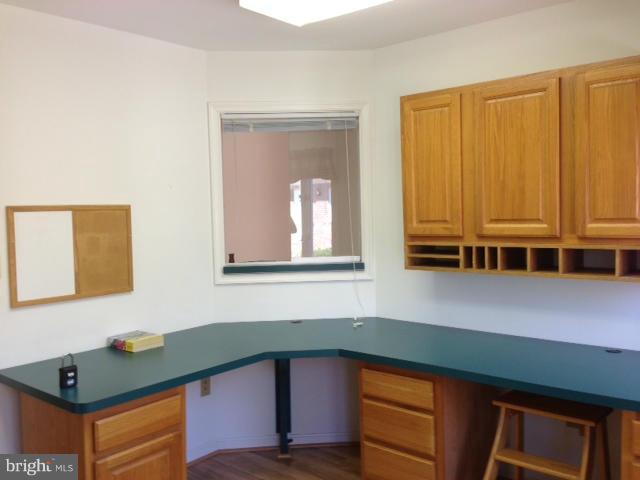 SHERWOOD CROSSING - Commercial Lease