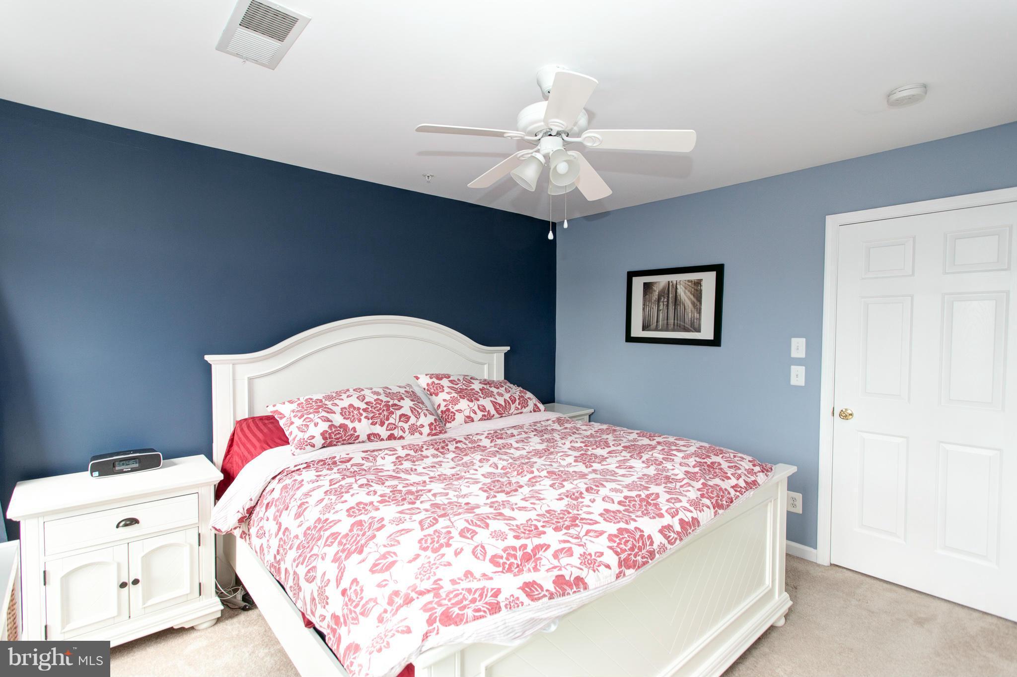 HUNTINGTON GROVE - Residential